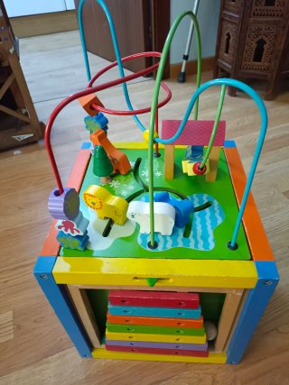 Cubo de actividades infantil