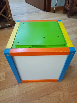 Cubo de actividades infantil