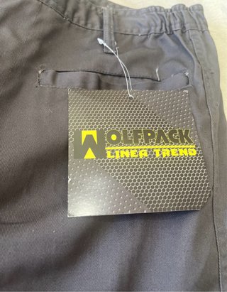 Pantalón de trabajo gris con etiquetas