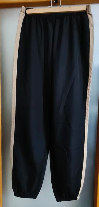 Conjunto chándal beige y negro