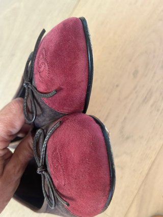 Bailarinas Chanel ante marrón y puntera burdeos 38