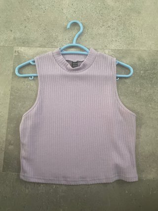 Top crop lavanda talla XL. Nunca usado.