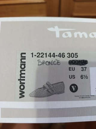 Zapatos dorados Tamaris con tira