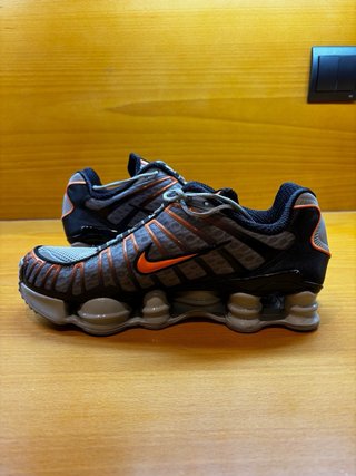Nike Shox TL gris y naranja