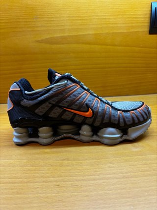 Nike Shox TL gris y naranja