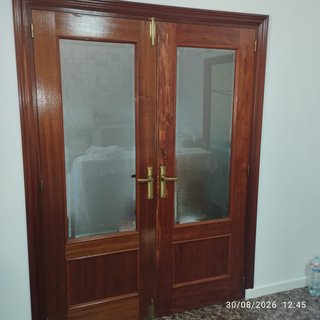 Puertas de madera aglomerada con cristal