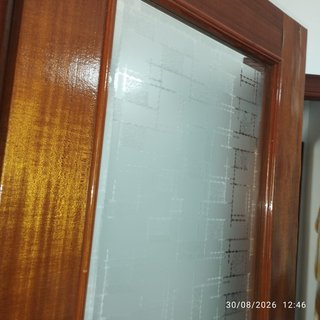 Puertas de madera aglomerada con cristal