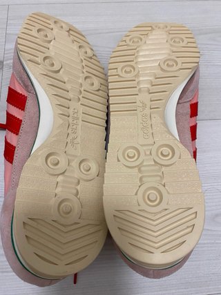 Zapatillas Adidas rosas y rojas