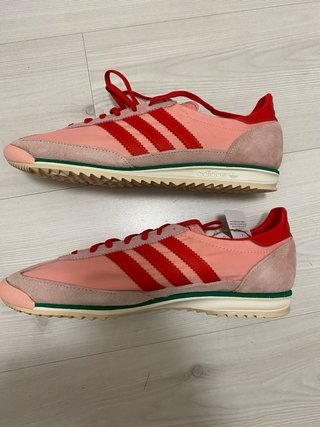 Zapatillas Adidas rosas y rojas