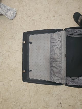 Maleta Negra y Gris de viaje  50€(Negociable)