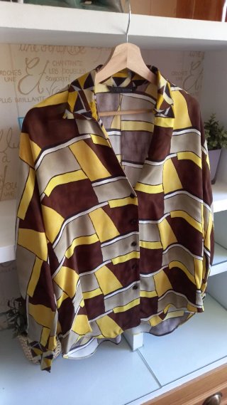 Camisa Mango Estampada en Marrón y Amarillo.