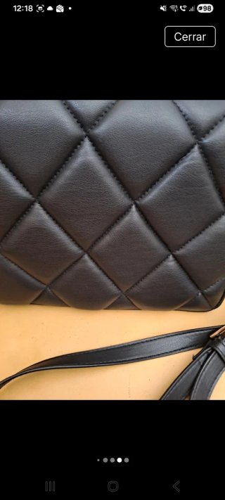 Bolso H&M negro acolchado