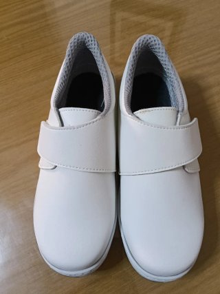 Zapatos de trabajo Dina blancos