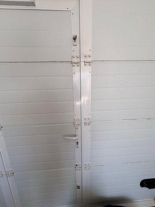 Puerta Seccional con Acceso Peatonal
