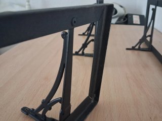 Scaffali in ferro battuto neri