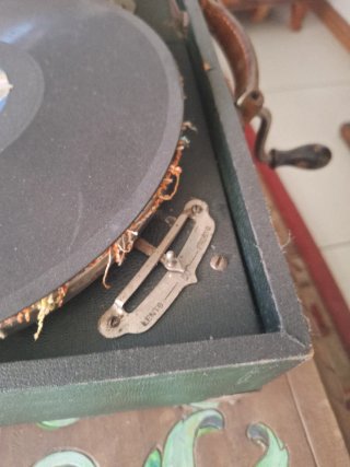 Gramófono portátil de maleta, de cuerda 1906