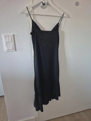 Vestido negro fiesta con pedrería