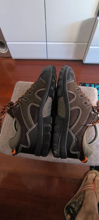 Zapatillas de montaña marrones