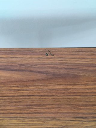 Mesa auxiliar vintage años 60/70 con ruedas y revi