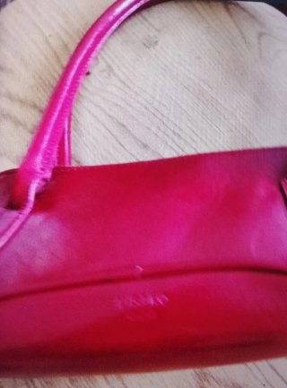 Bolso de mano rojo estilo bowling