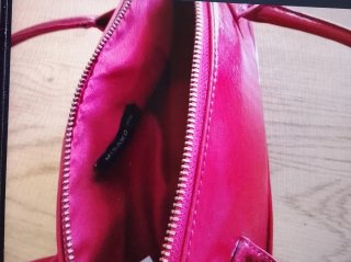 Bolso de mano rojo estilo bowling