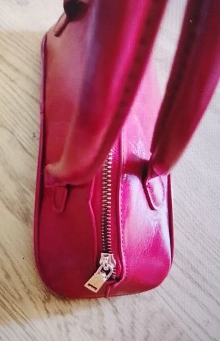 Bolso de mano rojo estilo bowling