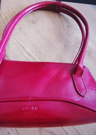 Bolso de mano rojo estilo bowling