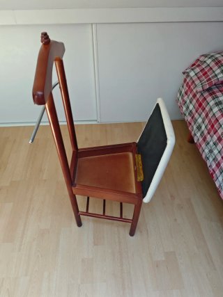 Silla galán de noche madera y tela