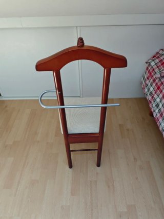 Silla galán de noche madera y tela