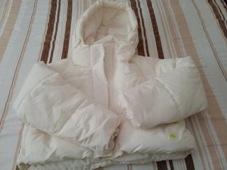 Parka Zara blanca con capucha
