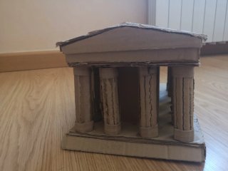 Maqueta Templo Griego y escalinata.Trabajo escolar