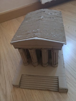 Maqueta Templo Griego y escalinata.Trabajo escolar