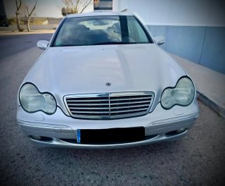 Mercedes c200k único dueño pocos km