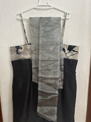 Vestido corto estampado y negro