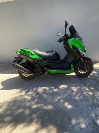 Wottan Storm 125cc Maxi Scooter Verde/Negro