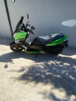 Wottan Storm 125cc Maxi Scooter Verde/Negro