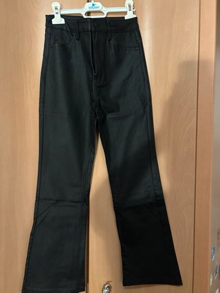 Pantalones efecto piel negros talla S