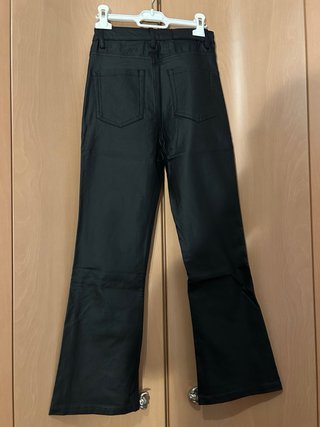 Pantalones efecto piel negros talla S