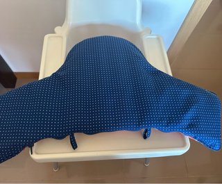 Trona Ikea con cojín, bandeja y reposapiés
