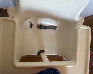 Trona Ikea con cojín, bandeja y reposapiés