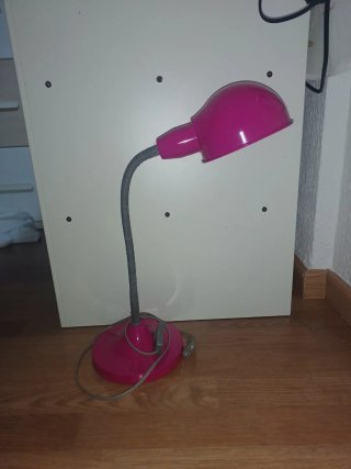 Lámpara de escritorio rosa y gris
