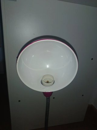 Lámpara de escritorio rosa y gris