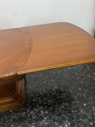 Mesa de comedor con 2 sillones y sillas