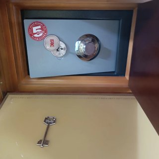 Sinfonier  cajonera madera con caja fuerte oculta