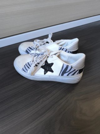 Bambas blancas con estrella y animal print