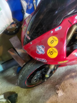 Yamaha R6 Roja Deportiva