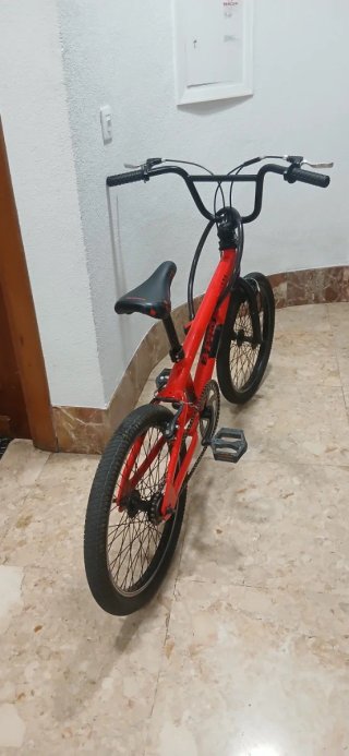 Bicicleta BMX Roja
