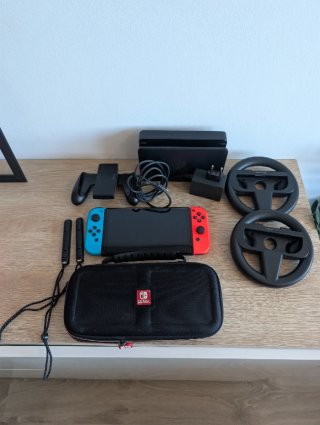 Nintendo Switch OLED Completa + Funda y accesorios