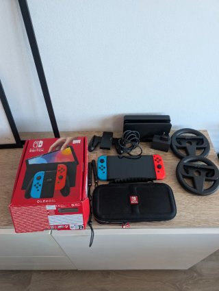 Nintendo Switch OLED Completa + Funda y accesorios