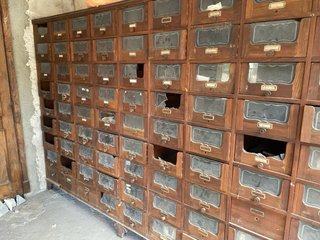 Mueble antiguo de  108 Cajones